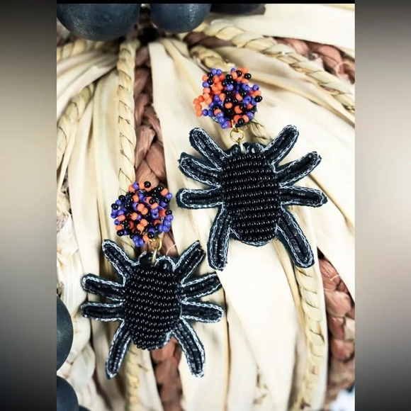 Halloween Black Spider Seed Bead Earrings new - Picture 2 of 4